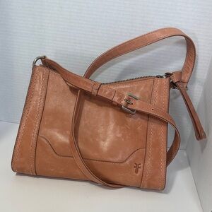 Elegant Tan Leather Shoulder Bag